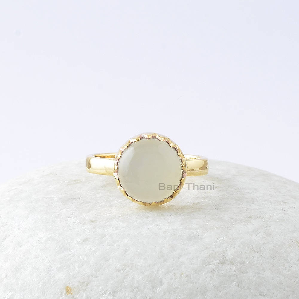 Weißer Chalcedon Zig Zag Ring - Vergoldeter Handgemachter 925 Sterling Silber Runder Edelstein Valentinstag Geschenk Sie von BaniThani