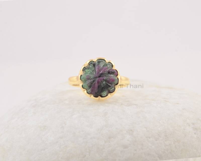 Zierlicher Ring - Rubin Zoisit Geschnitzter Runder Edelstein 925Er Silber Vergoldeter Geschenk Für Sie Schmuck Frauen von BaniThani