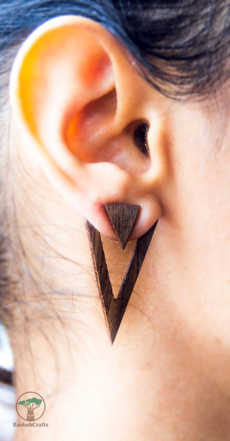 Ear Jacket Minimalist Handmade Holz Ohrstecker von BaobabCraftsCo