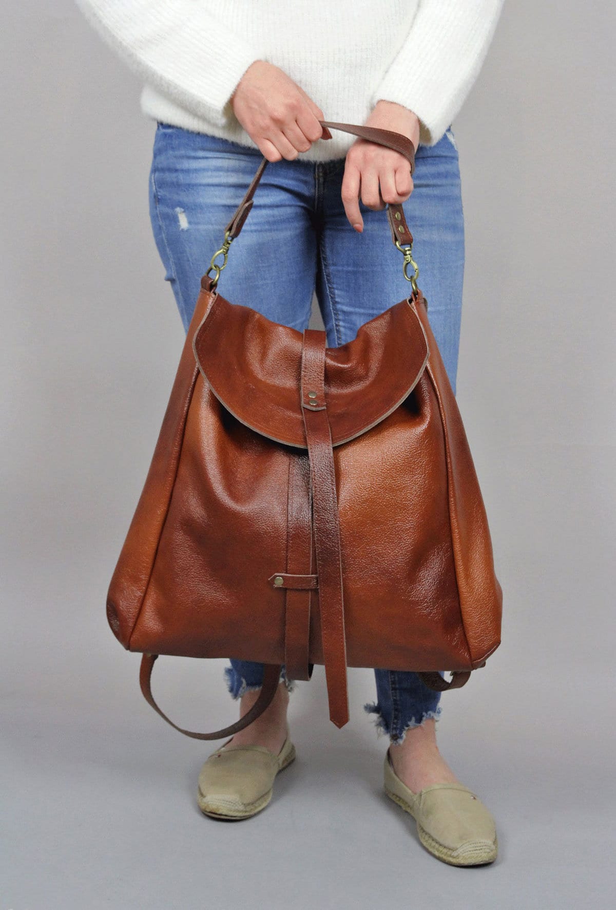 Brauner Leder Rucksack Große Crossbody Tasche, Leder Umhängetasche, Cognac Reisetasche Weekender Damen Handtasche Ledertasche von BarbaraLeatherDesign