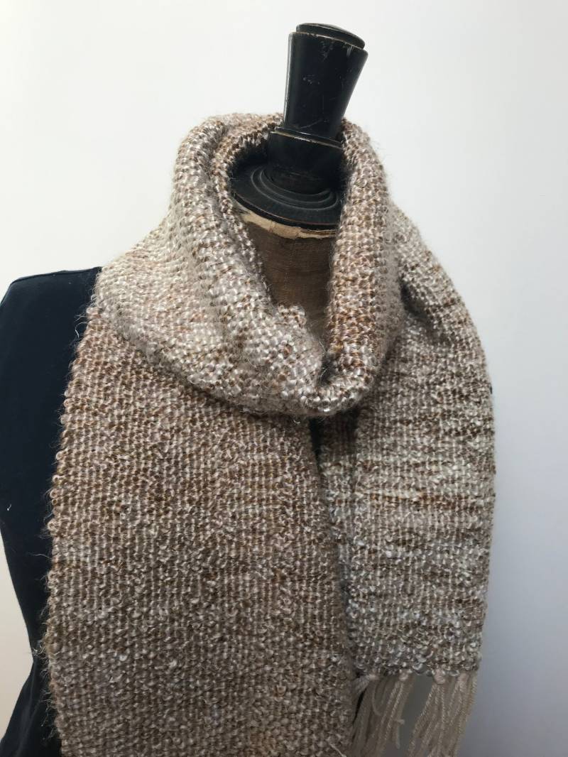 Handgewebter 100% Acryl-Grobstrick -Schal in Beige - Und Honigtönen. Versandfertig von Barbarasmakes
