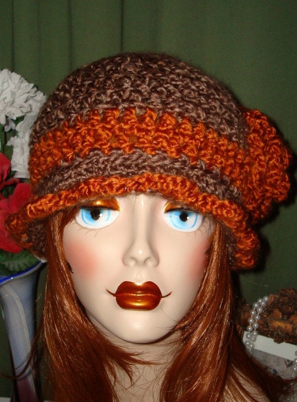 Elegante Edwardian Hand Gehäkelte Cloche Flapper Mütze Mit Rose Blume/Winter/Herbst/Damen Accessoires/Cloche Hut/Mode Accessoires/Frühling von BarbiesCraftingNook