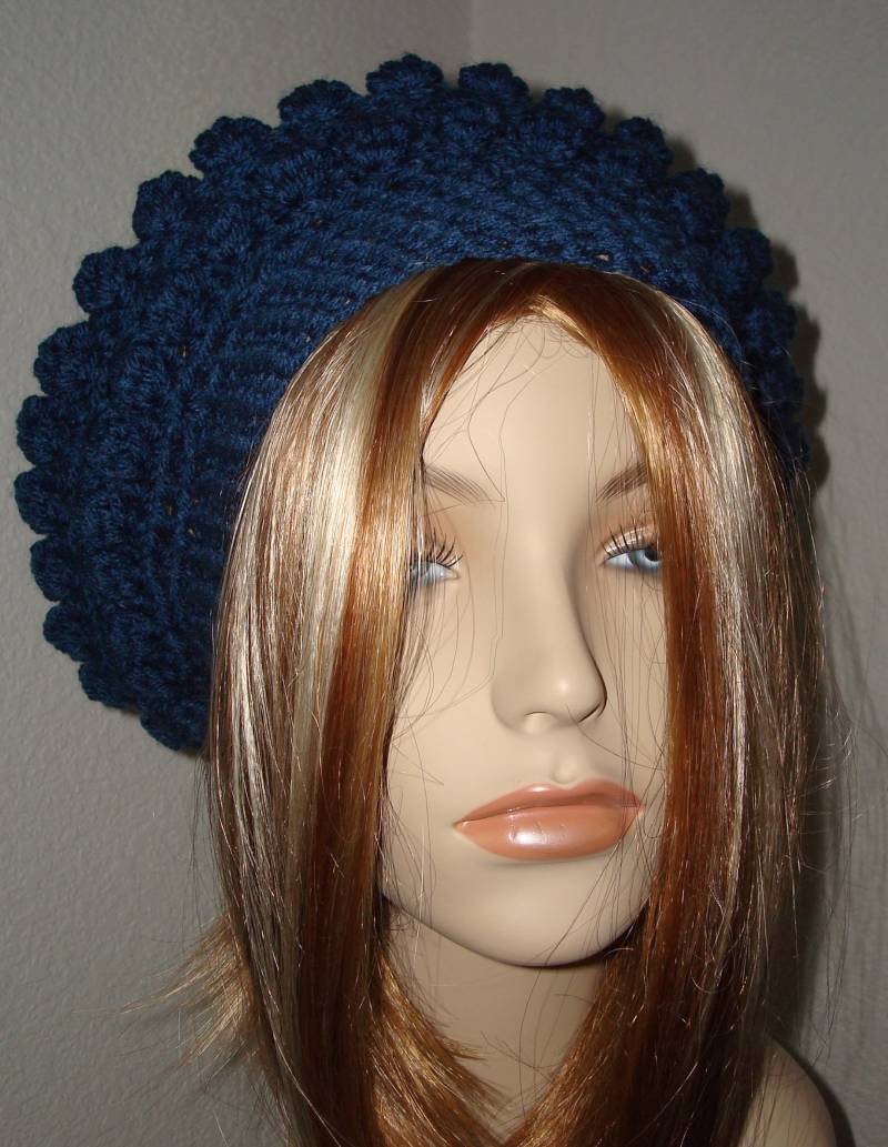 Gehäkelte Bommel Baskenmütze/Damen Beret/Damen Accessoires/Einzigartige Tams/Teen Es Accessoires/Mode Baskenmütze/Tams/Slouchy Tam/Baskenmütze von BarbiesCraftingNook