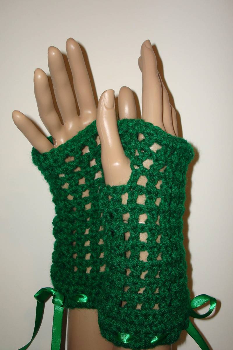 Gehäkelte Kelly Green Springtime Fingerlose Handschuhe/Texting Handschuhe/Damen Accessoires/Armstulpen/Sommer Handschuhe von BarbiesCraftingNook