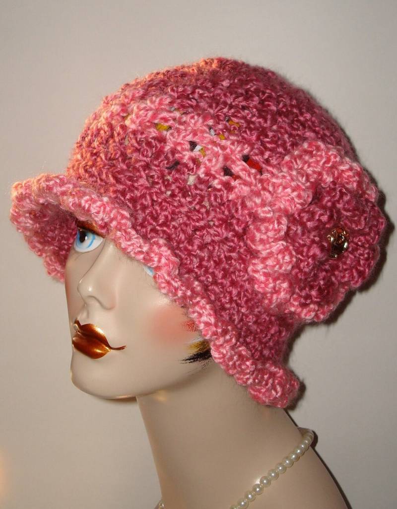 Hand Gehäkelte 1920Er Jahre Stil Rüschen Besatz Cloche Flapper Mütze/Pinks/Clearance/Free Us Shipping Hand Gehäkelte 1920Er Jahre Stil Rüschen Besatz Cloche Flapper Mütze/Pinks/Clearance/Free Us Shipping von BarbiesCraftingNook