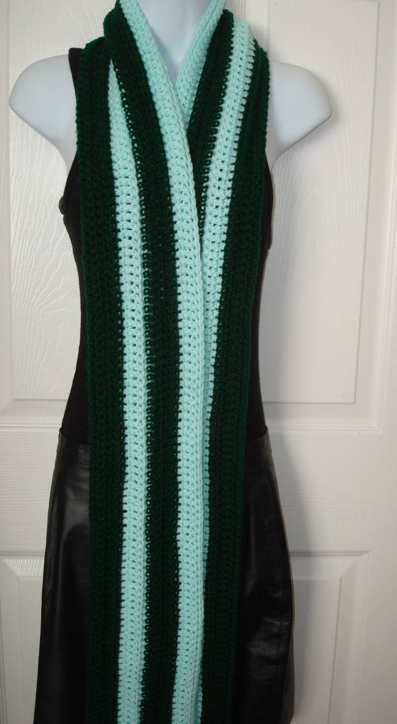 Räumung/Super Langer Handgehäkelter Gestreifter Schal Mit Fransen/Winterschal/20x18cm/Damen Accessoires/Warmer Schal/Herbstschal/Fashion von BarbiesCraftingNook