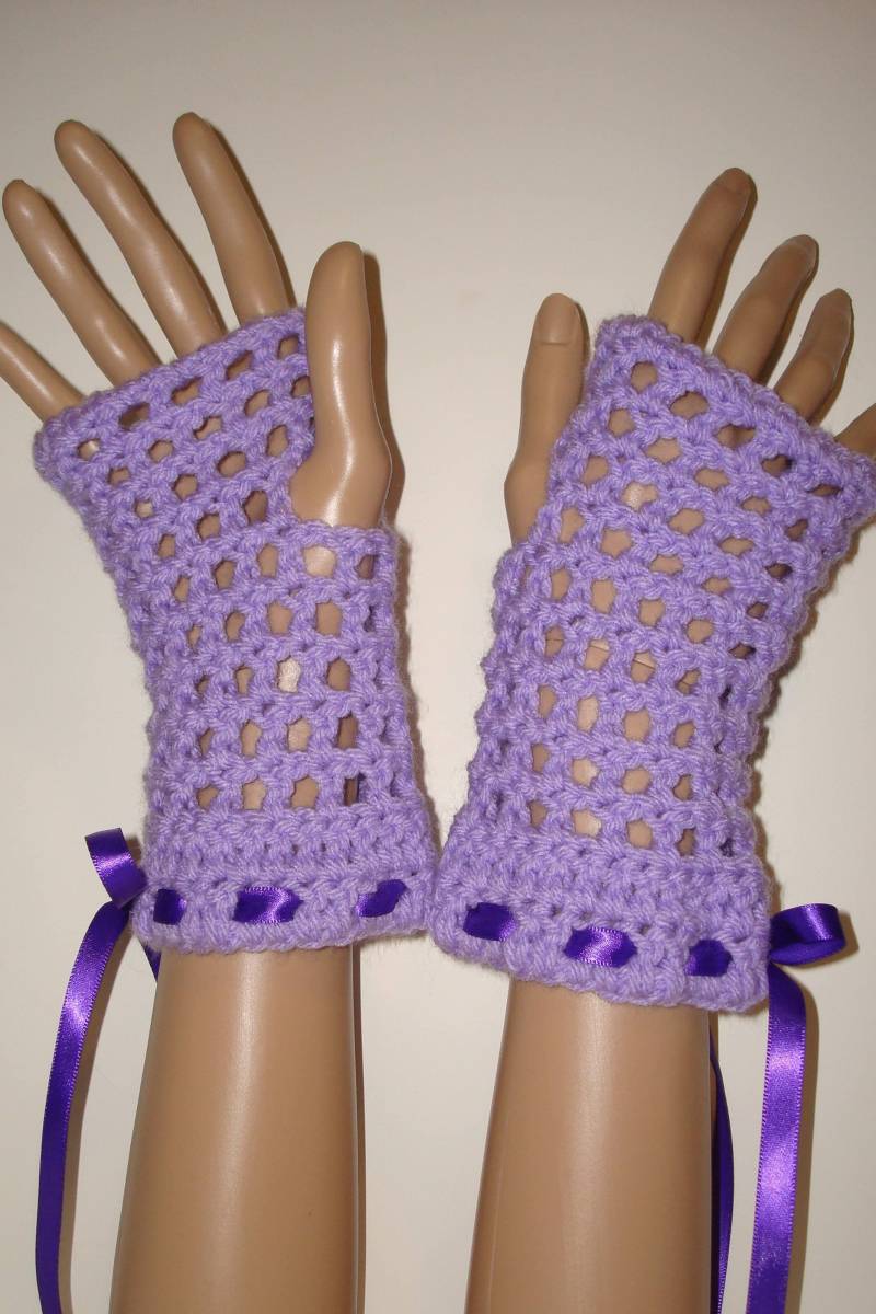 Springtime Häkelhandschuhe Flieder/Armstulpen/Armstulpen/Fingerlose Handschuhe/Fingerlose Handschuhe/Damen Accessoires/Sommer von BarbiesCraftingNook