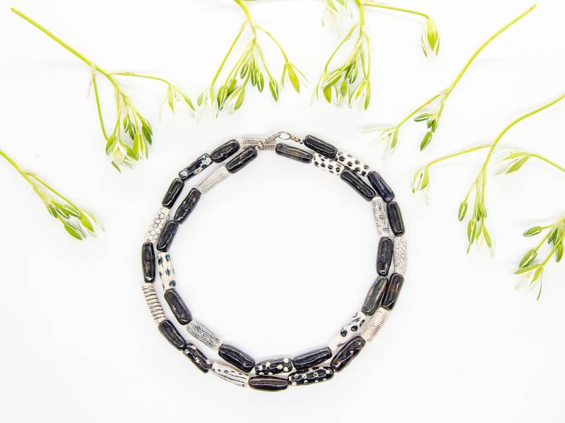 Lange Keramikkette, Doppelwickelkette, Schwarze Und Weiße Halskette, Handgemachte Nudelperlen, Elegante Halskette von BarboraCeramics