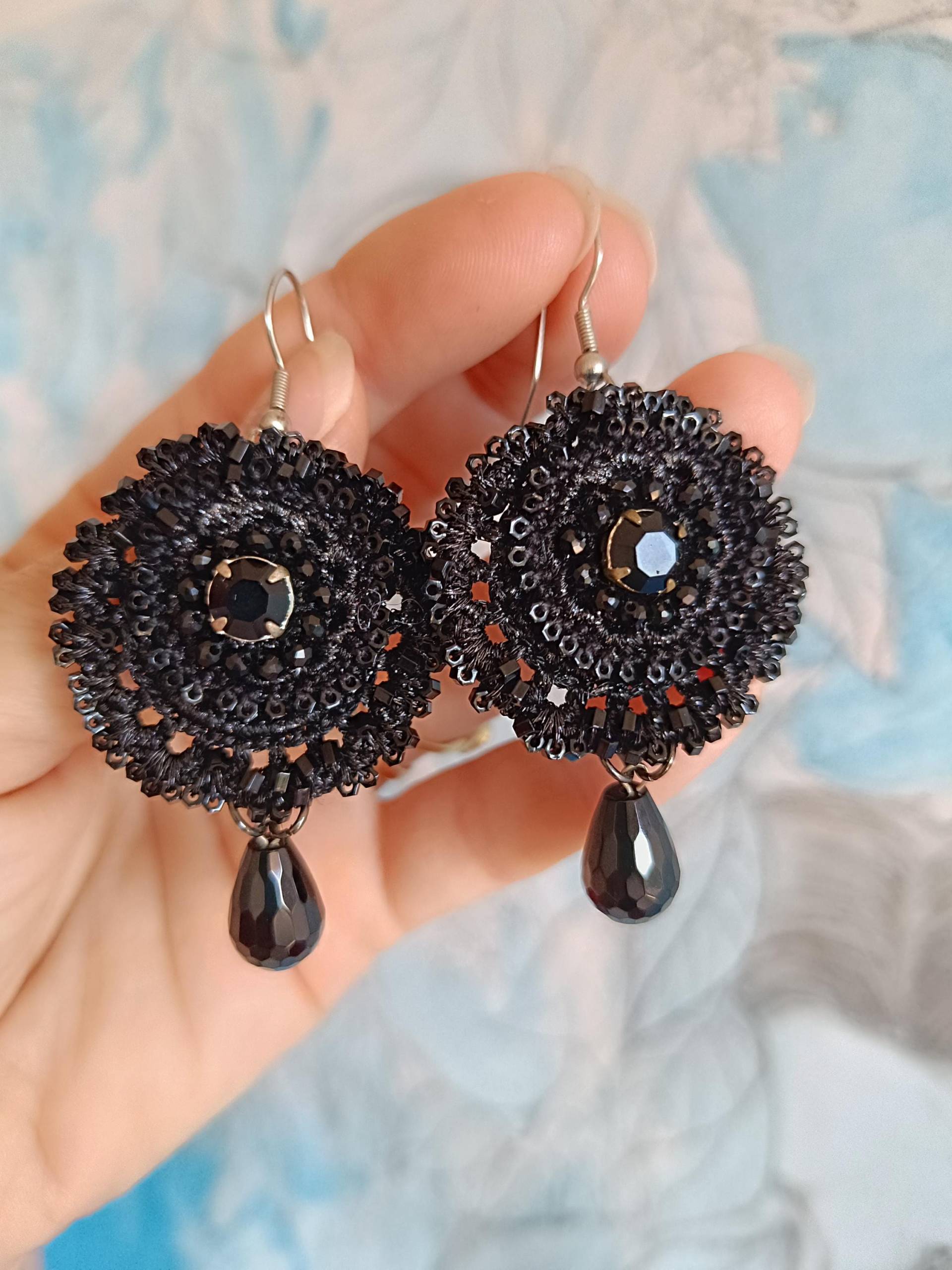 Schwarze Creolen, Schwarze Spitzen-Creolen Mit Strass Und Onyx, Boho-Ohrringe, Tropfenohrringe, Formelle Ohrringe Schwarze Creolen, Schwarze Spitzen-Creolen Mit Strass Und Onyx, Boho-Ohrringe, Tropfenohrringe, Formelle Ohrringe von BarboraJewels