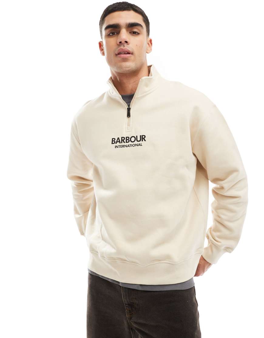 Barbour International - Formula - Oversize-Sweatshirt in Steinbeige mit kurzem Reißverschluss-Neutral Barbour International - Formula - Oversize-Sweatshirt in Steinbeige mit kurzem Reißverschluss-Neutral von Barbour International