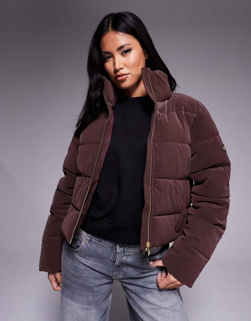 Barbour International - Hudson - Pufferjacke in Burgunderrot, mit samtiger Haptik von Barbour International