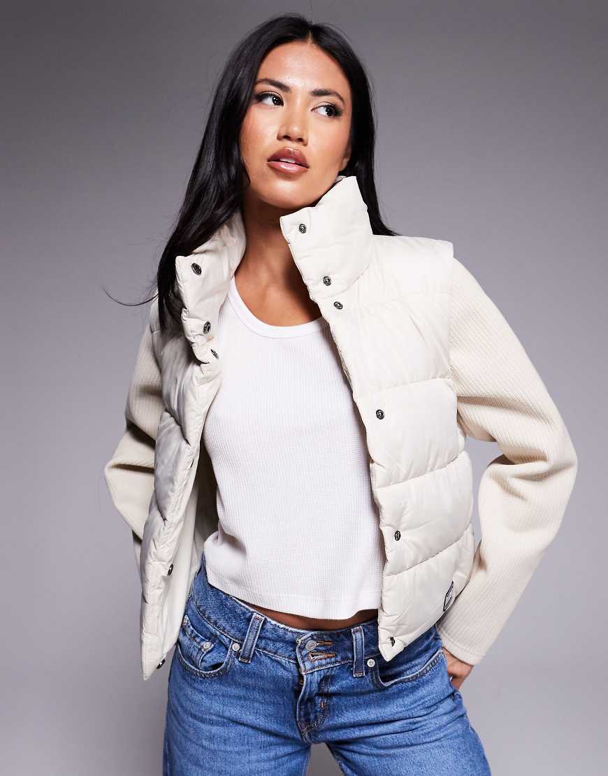 Barbour International - San Telmo - Gesteppte Sweatjacke in Ecru mit gestrickten Ärmeln-Neutral Barbour International - San Telmo - Gesteppte Sweatjacke in Ecru mit gestrickten Ärmeln-Neutral von Barbour International