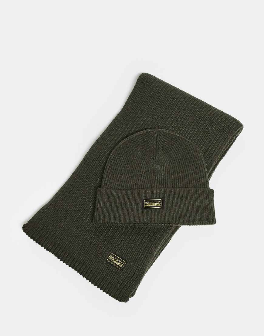 Barbour International - Sweeper Legacy - Geschenkset aus Strickmütze und Schal in Salbeigrün von Barbour International