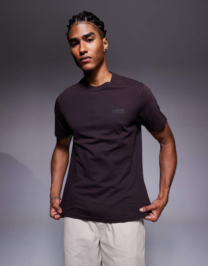 Barbour International - T-Shirt in Java-Rot mit kleinem Logo von Barbour International