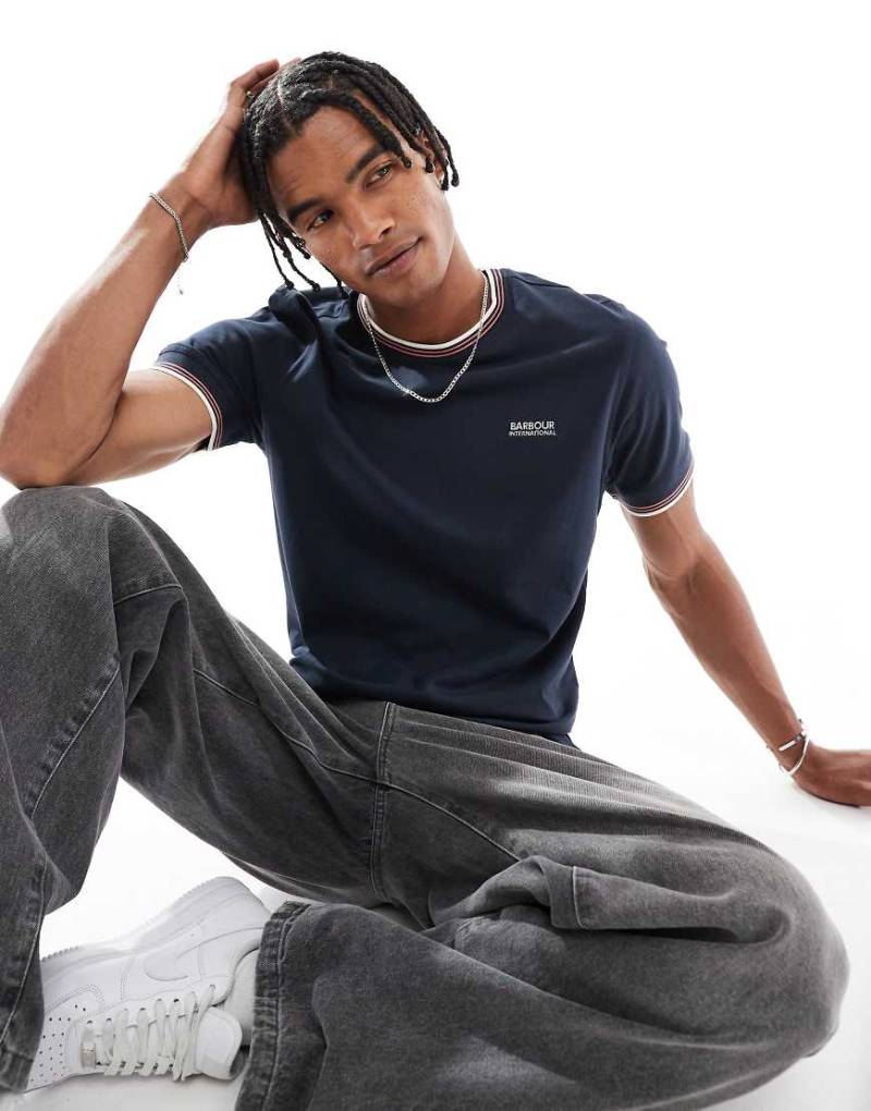 Barbour international - Ethan - T-Shirt in Marineblau mit Zierstreifen von Barbour International
