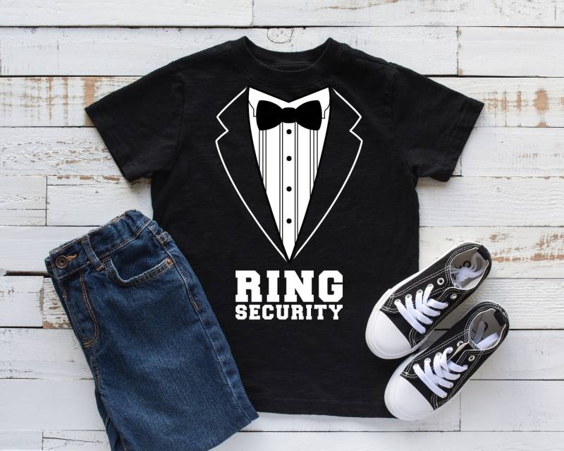 Ringträger-T-Shirt Lustiges Ring-Sicherheits-T-Shirt Ringträger-T-Shirt Lustiges Ring-Sicherheits-T-Shirt von Bardally