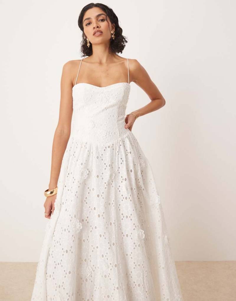 Bardot - Estie - Maxikleid in Orchideen-Weiß mit Lochstickerei von Bardot