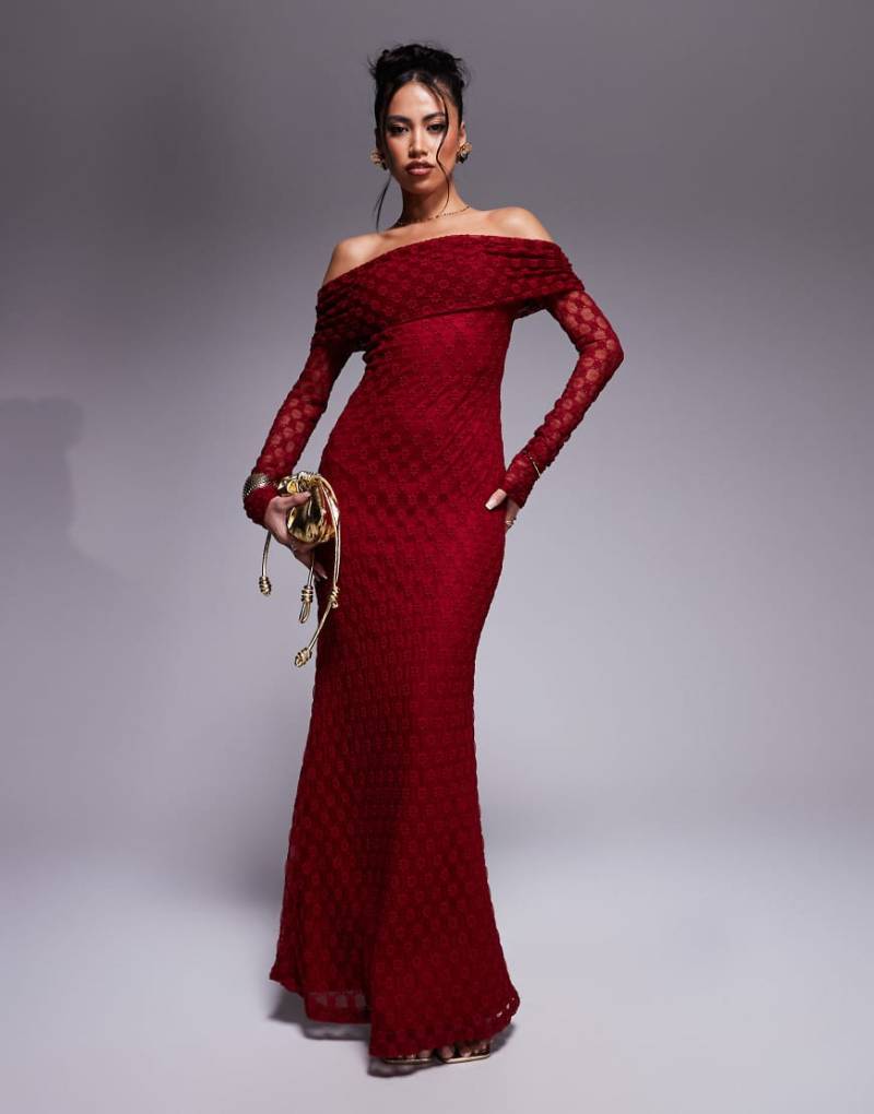 Bardot - Maxikleid aus Spitze und Netzstoff in Dunkelrot mit Carmenausschnitt von Bardot