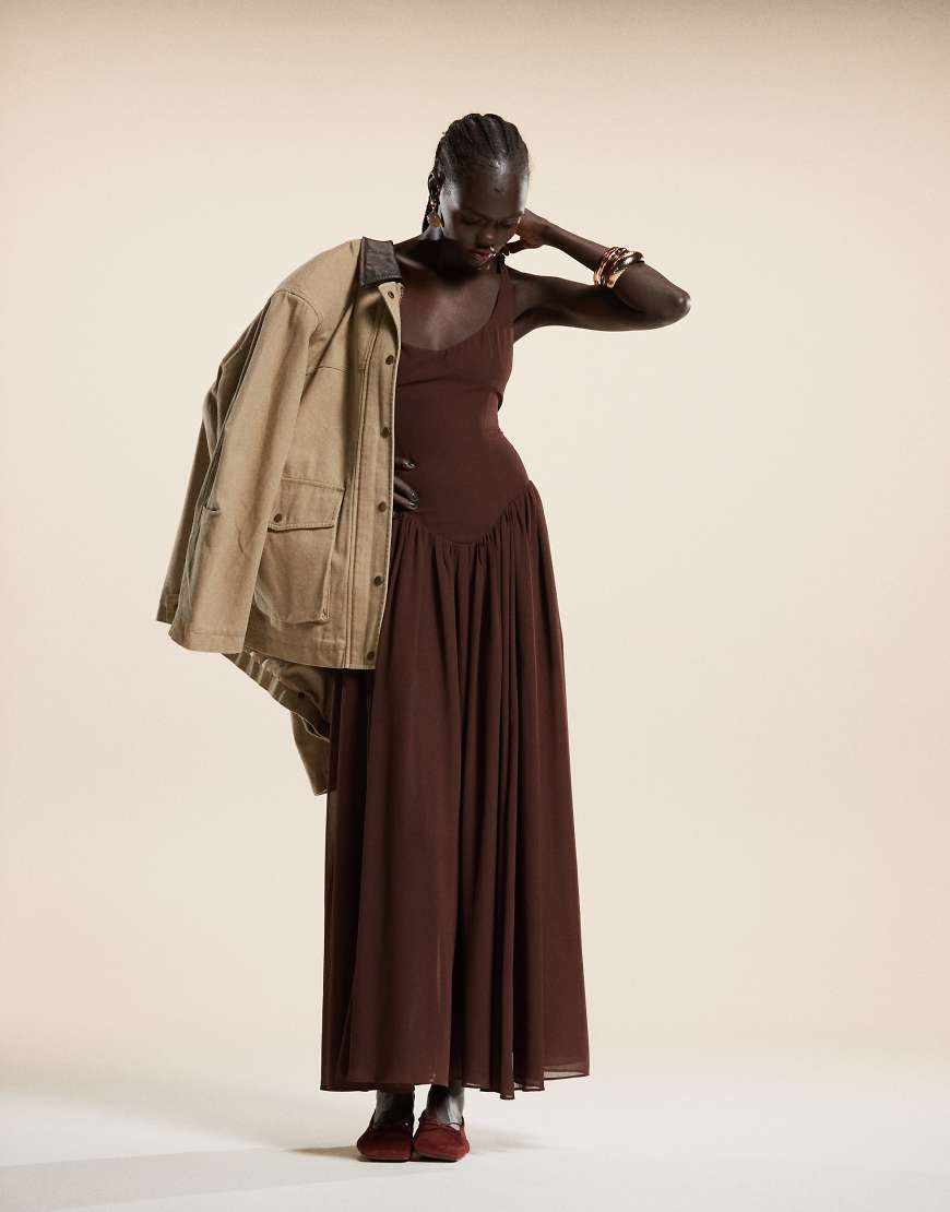 Bardot - Maxikleid in Schokobraun mit tiefer Taille von Bardot