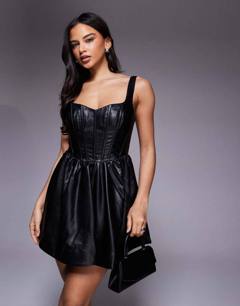 Bardot - Savoy - Trägerloses, wadenlanges Kleid in schwarzer Lederoptik mit tiefem Ausschnitt von Bardot