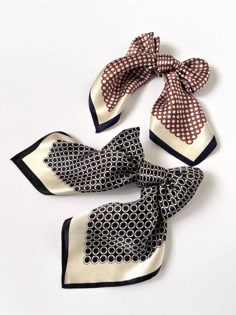 Der Crosby Link Seidenschal | Luxus 100% Seide von BardotBowGallery