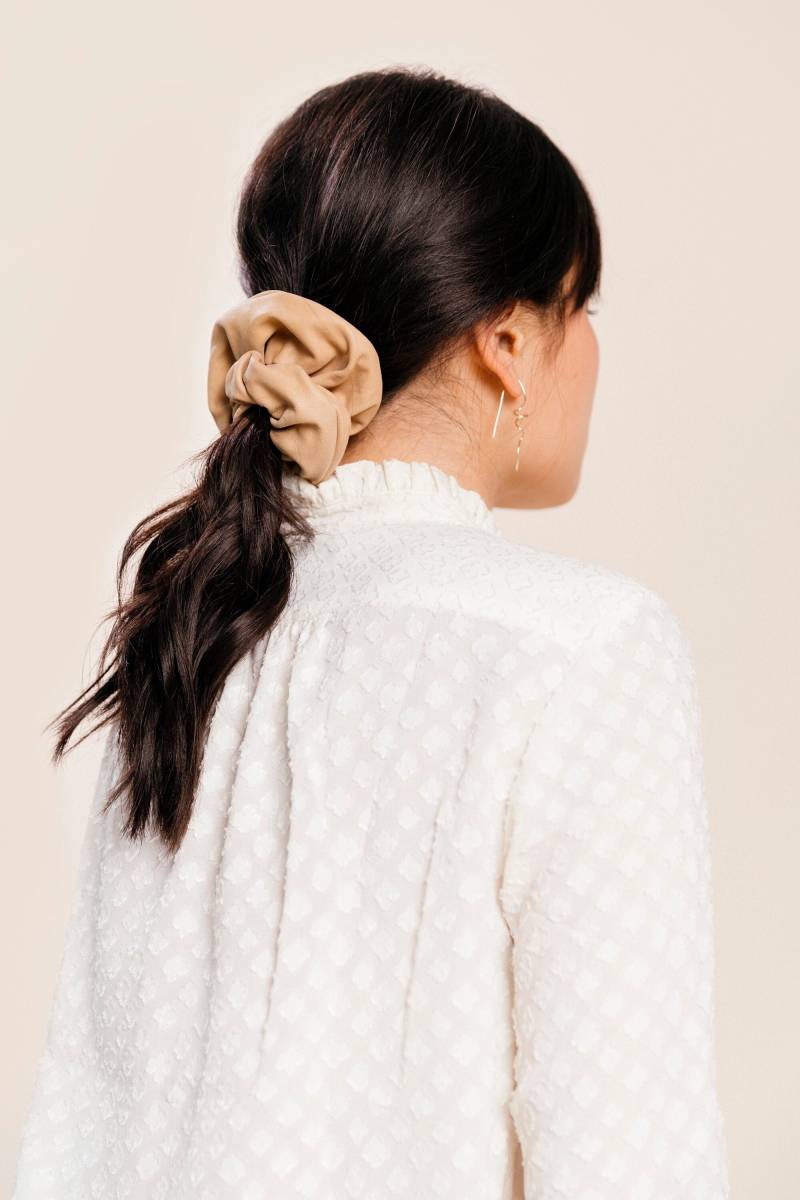 Luxe Leder Oversize Scrunchie | Mehrere Farben Recycling-Leder von BardotBowGallery
