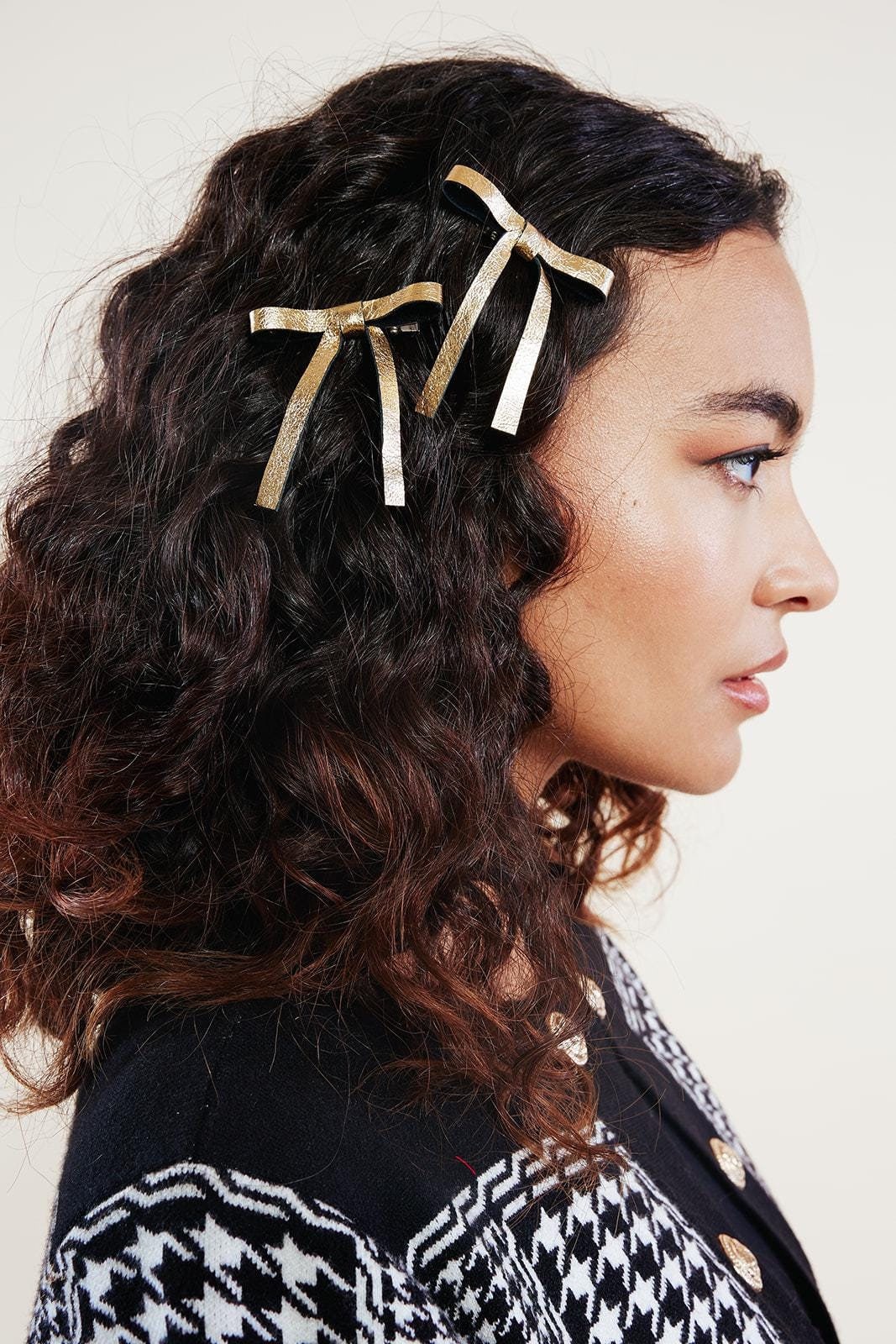 Zierliche Lederbögen-Sets | Set Aus Zwei Mini Bow Clips Zopfpaare Metall Und Wildleder Upcyclingleder Geschenk Für Sie Zierliche Lederbögen-Sets | Set Aus Zwei Mini Bow Clips Zopfpaare Metall Und Wildleder Upcyclingleder Geschenk Für Sie von BardotBowGallery