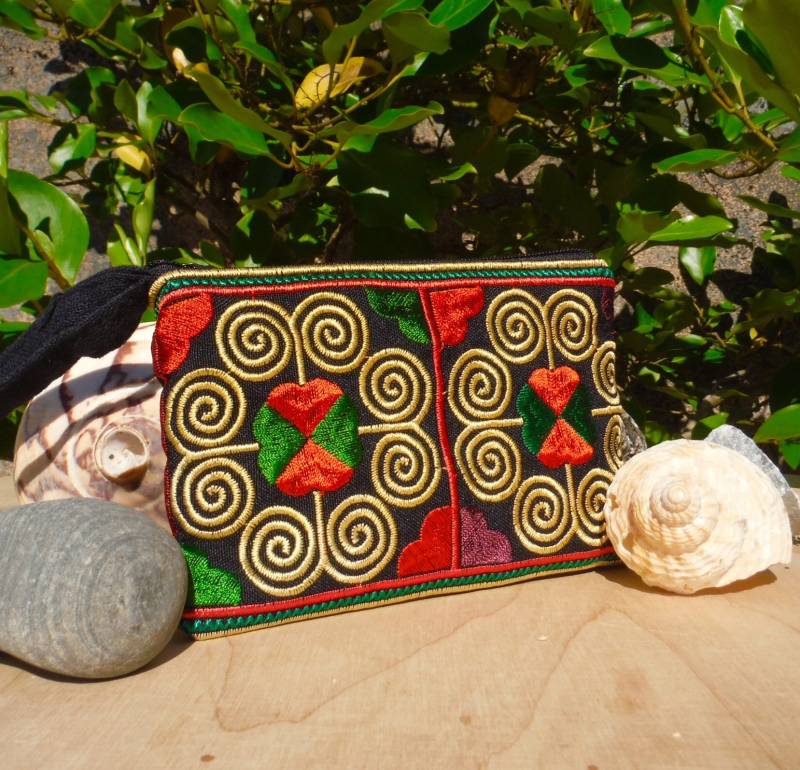 Bestickte Geldbörse Hmong Hill Tribe Ethno Boho Portemonnaie Folk Täschchen Festival Geldbeutel von BareCanvasClothing