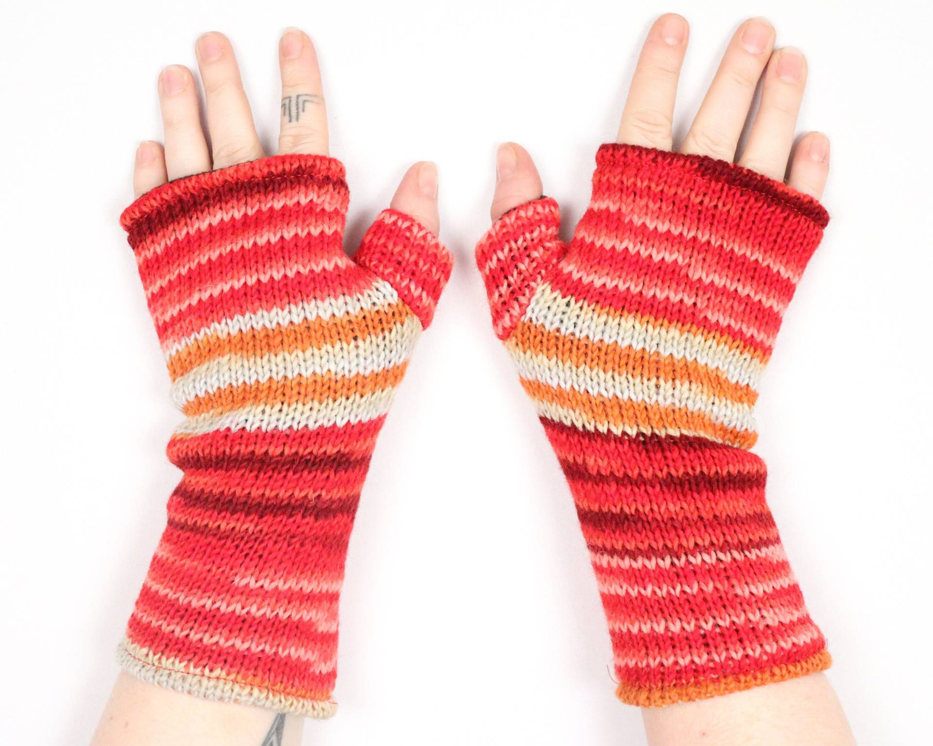 Gestrickte Pulswärmer Fleece Gefüttert Wolle Handwärmer Rot Orange Und Creme Unisex Mitts Boho Warme Fingerlose Handschuhe von BareCanvasClothing