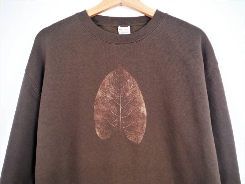 Leaf Print Earth Brown Sweatshirt Handgefärbt Unisex Blätter Pullover Natur Inspiriert von BareCanvasClothing
