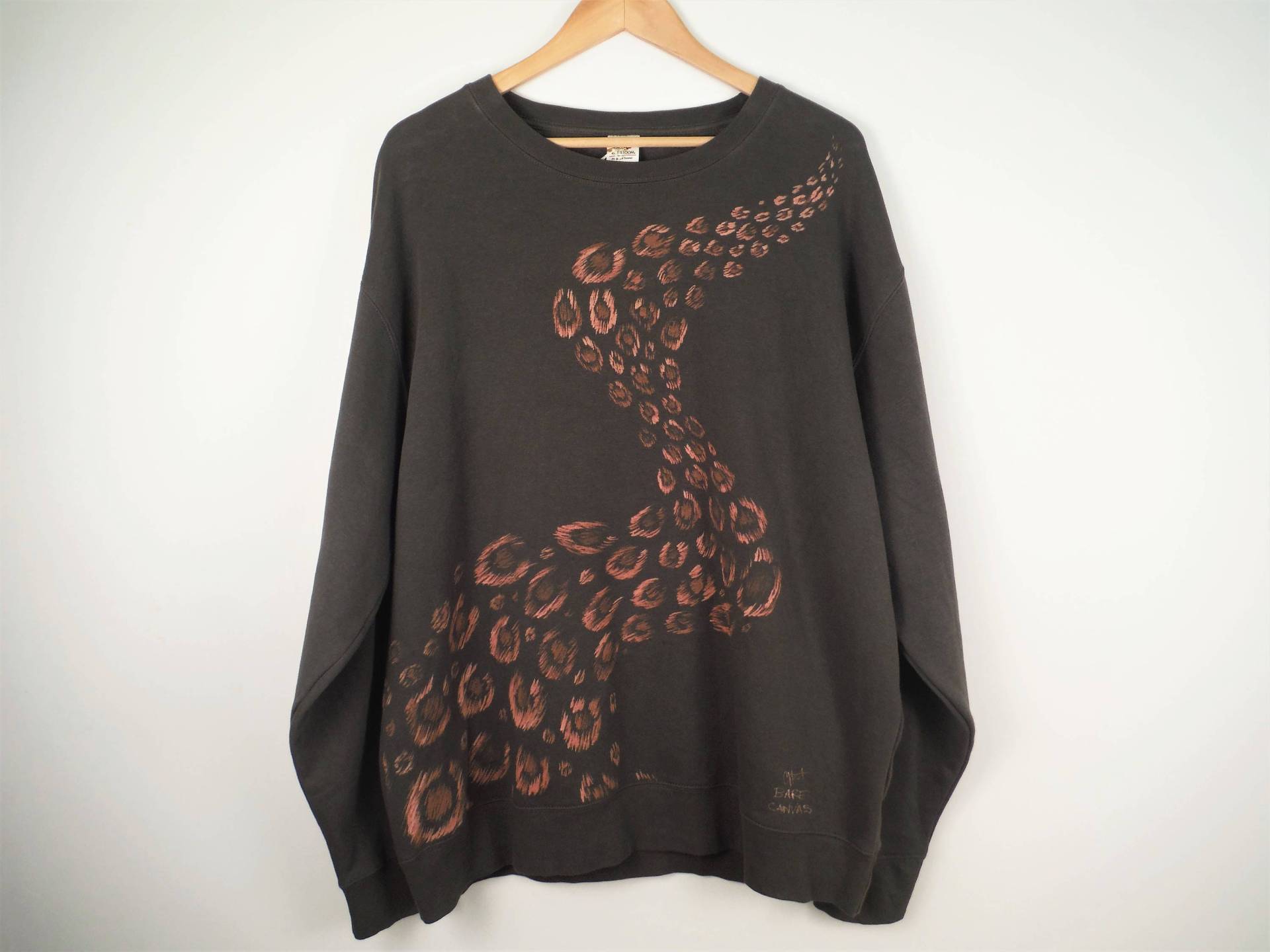 Leopard Print Handbemalter Bleichpullover Unisex Pullover Kunst Anthrazit Leopard Print Handbemalter Bleichpullover Unisex Pullover Kunst Anthrazit von BareCanvasClothing