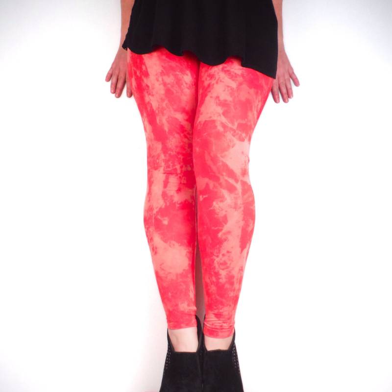 Neon Rote Yoga Leggings Gebleichtes Gefärbtes Muster Von Hand Damen Herren Unisex Meggings von BareCanvasClothing