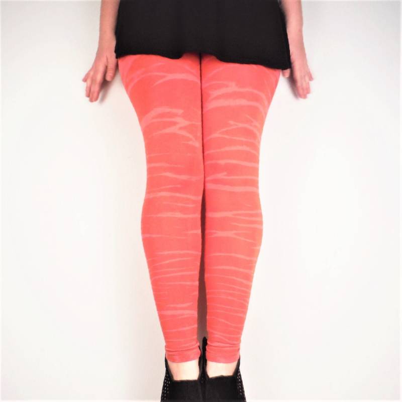 Orange Yoga Leggings Hand Gefärbt in Bleiche Tiger Streifen Zebra Gemustert Frauen Männer Unisex von BareCanvasClothing