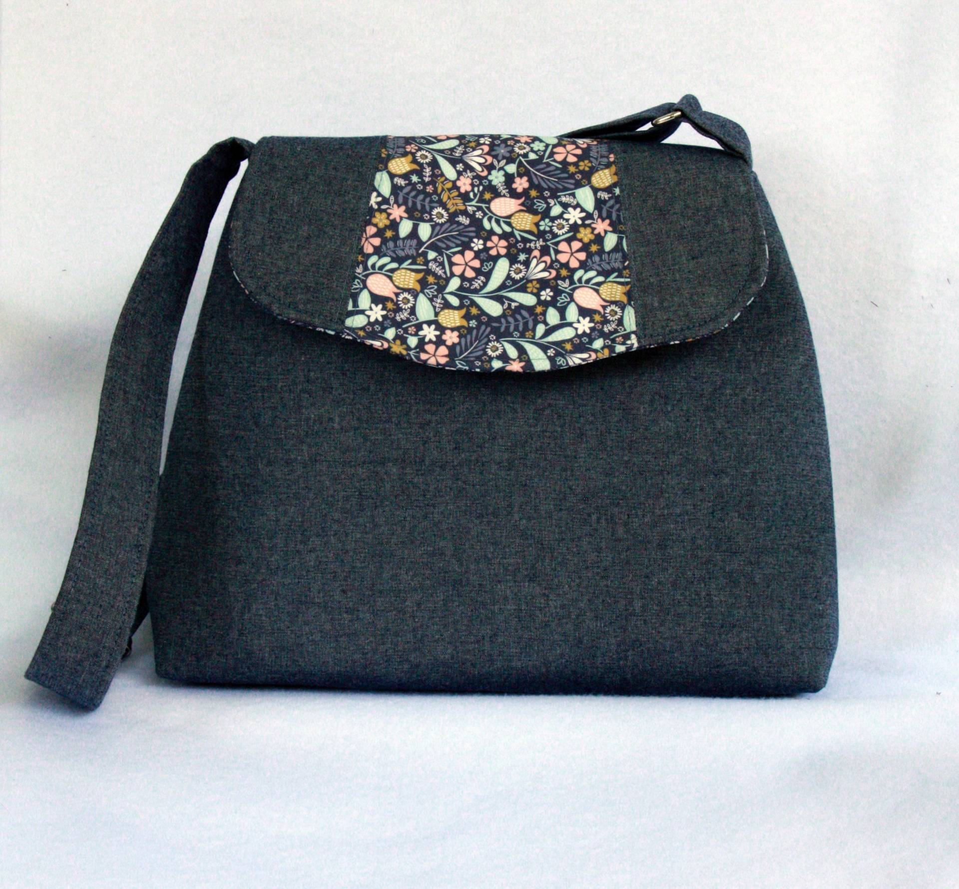 Chambray-Umhängetasche Mit Floralen Akzent Und Futter Chambray-Umhängetasche Mit Floralen Akzent Und Futter von BarefootBagShop