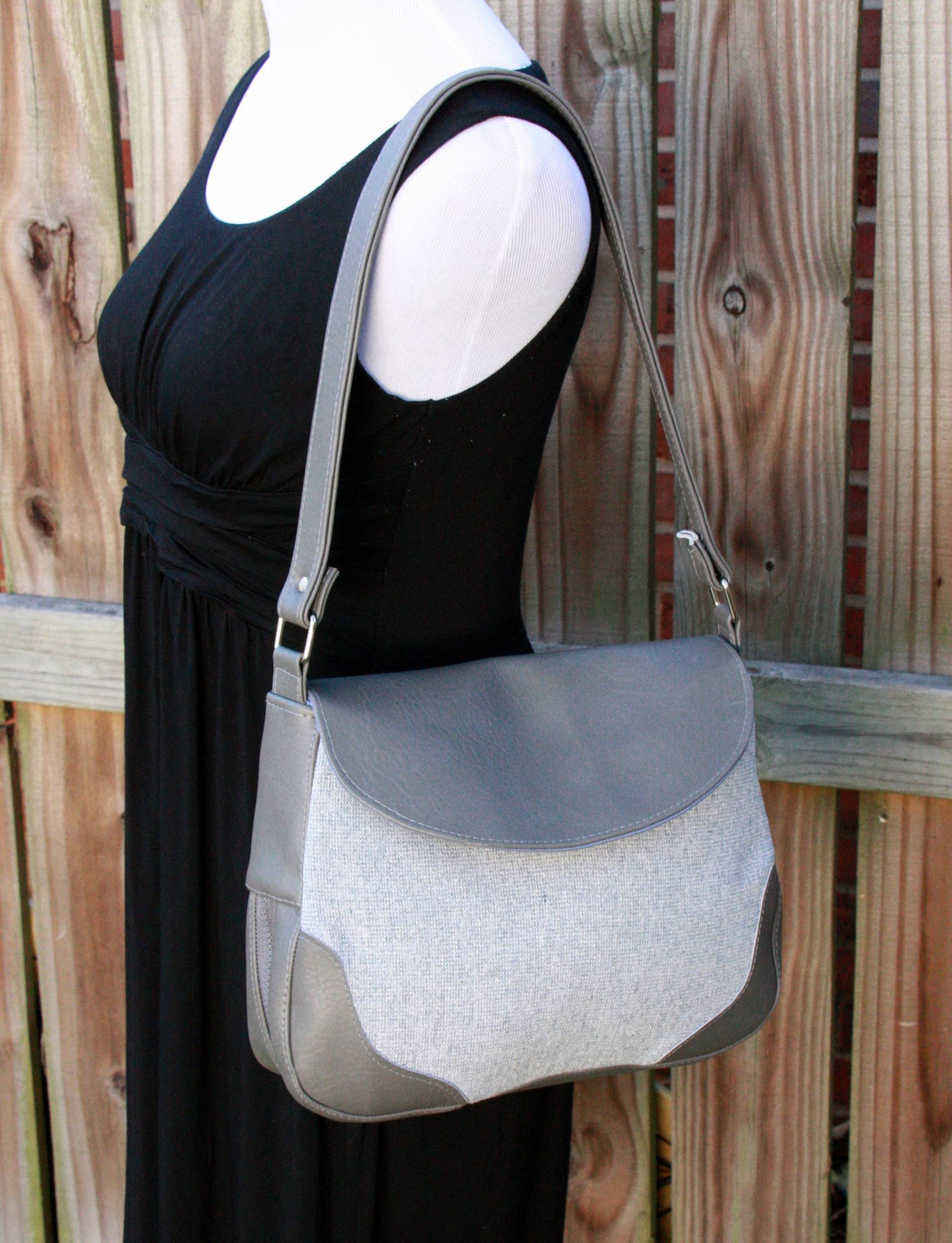 Erweiterbar Geldbörse Vinyl in Grau Mit Blauen Wolle - Kunstleder Tasche Erweiterbar Geldbörse Vinyl in Grau Mit Blauen Wolle - Kunstleder Tasche von BarefootBagShop