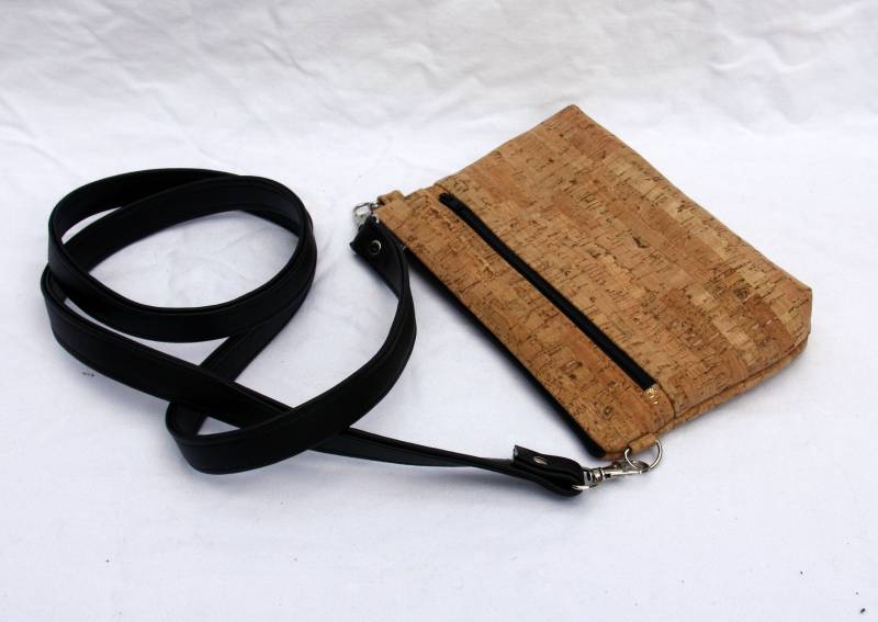 Kork Umhängetasche - Kleine Reißverschlusstasche Aus Natürlichem Mit Schwarzem Vinyl Kork Umhängetasche - Kleine Reißverschlusstasche Aus Natürlichem Mit Schwarzem Vinyl von BarefootBagShop