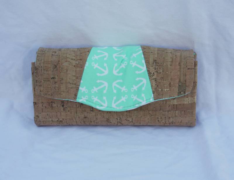 Notwendigen Kupplung Brieftasche in Naturkork Mit Teal Anker Print Notwendigen Kupplung Brieftasche in Naturkork Mit Teal Anker Print von BarefootBagShop