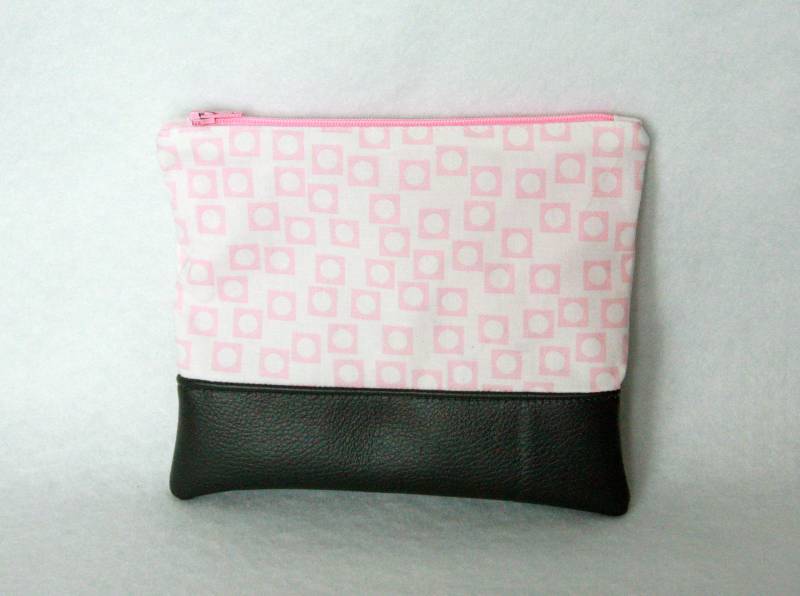 Reißverschluss-Etui Mit Vinyl-Akzent - Rosa Und Weiß Grauen Vinyl Reißverschluss-Etui Mit Vinyl-Akzent - Rosa Und Weiß Grauen Vinyl von BarefootBagShop