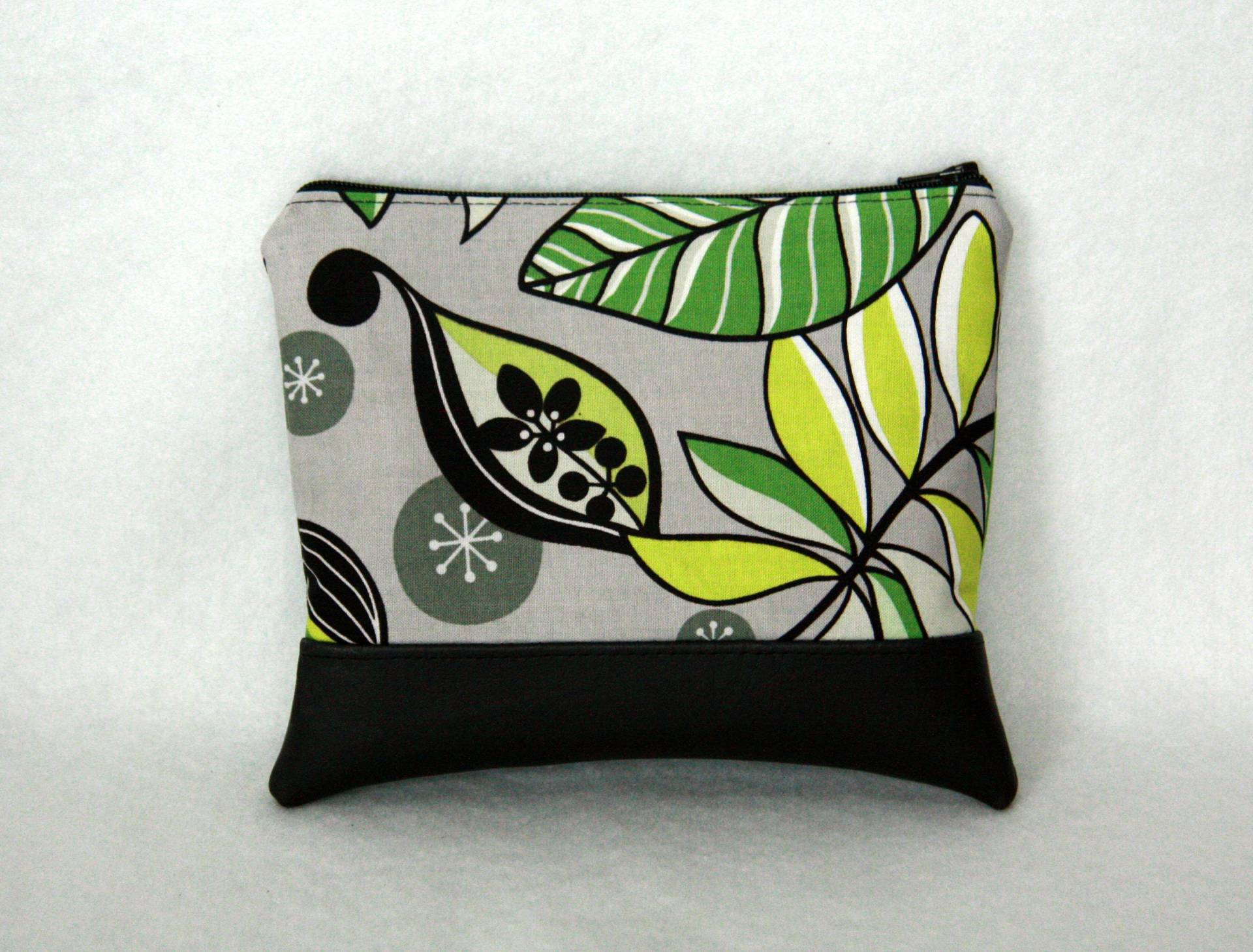 Reißverschluss-Etui Mit Vinyl-Akzent - Schwarz Und Grau Blumenmuster Reißverschluss-Etui Mit Vinyl-Akzent - Schwarz Und Grau Blumenmuster von BarefootBagShop