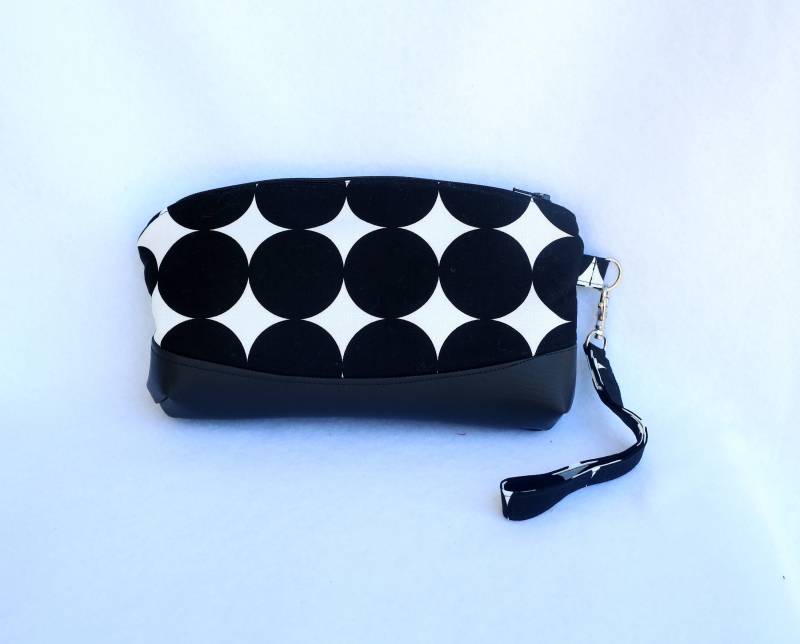Schwarze Und Weiße Armband-Kupplung Mit Faux Leder Accent-Black & White Polka Dot Schwarze Und Weiße Armband-Kupplung Mit Faux Leder Accent-Black & White Polka Dot von BarefootBagShop