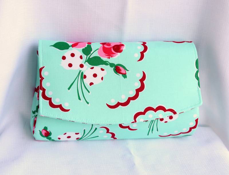 Wandelbare Clutch Geldbörse - Aqua Und Roter Vintage Print Wandelbare Clutch Geldbörse - Aqua Und Roter Vintage Print von BarefootBagShop