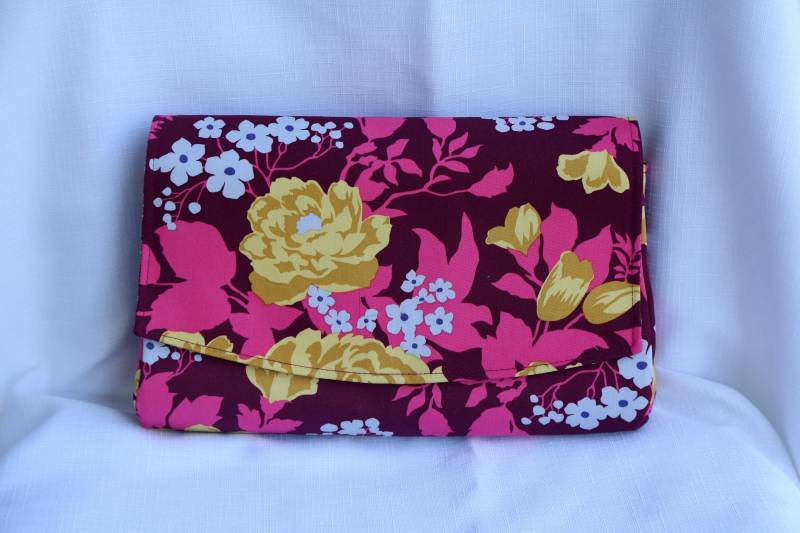Wandelbare Clutch Geldbörse - Pflaume Mit Gold Blumendruck Wandelbare Clutch Geldbörse - Pflaume Mit Gold Blumendruck von BarefootBagShop