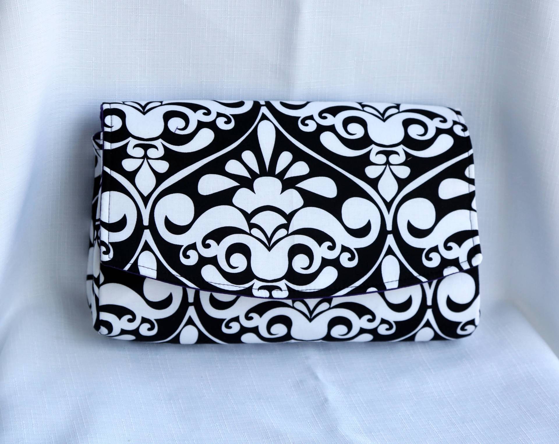 Wandelbare Clutch Geldbörse - Schwarz Und Weiß Damast Mit Lila Futter Wandelbare Clutch Geldbörse - Schwarz Und Weiß Damast Mit Lila Futter von BarefootBagShop