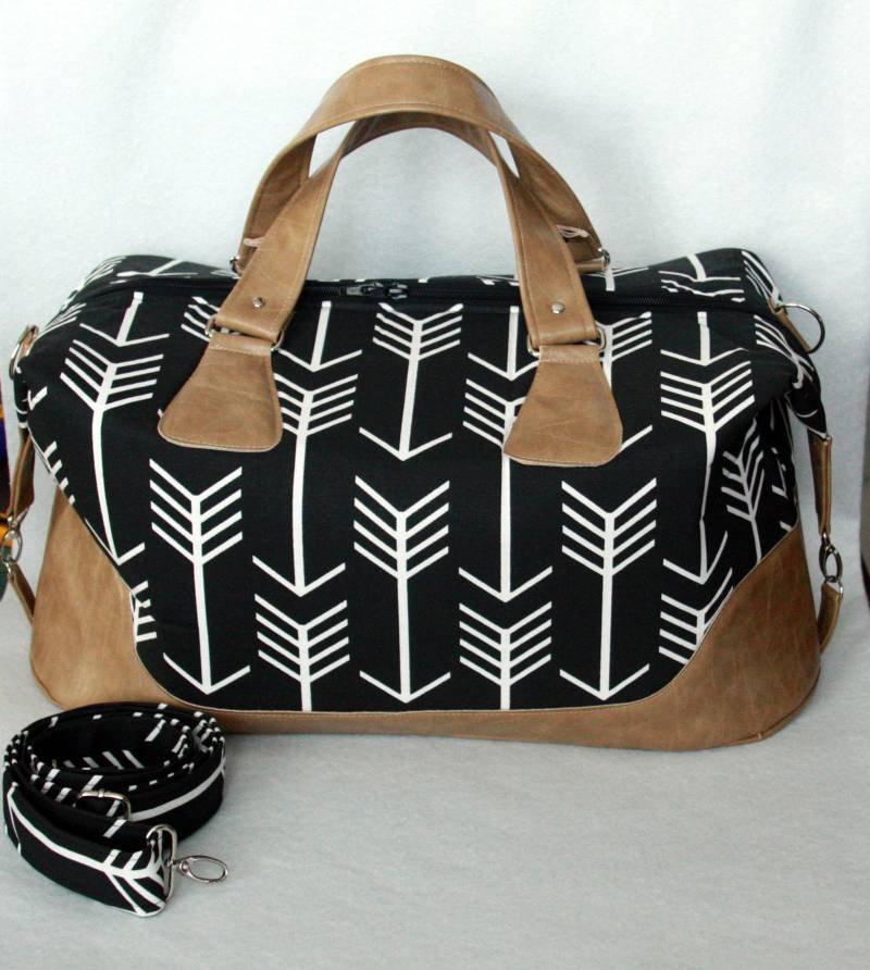 Weekender Bag-Brooklyn Traveler Bag-Duffel/Overnight Bag in Black & White Mit Tan Vinyl Weekender Bag-Brooklyn Traveler Bag-Duffel/Overnight Bag in Black & White Mit Tan Vinyl von BarefootBagShop