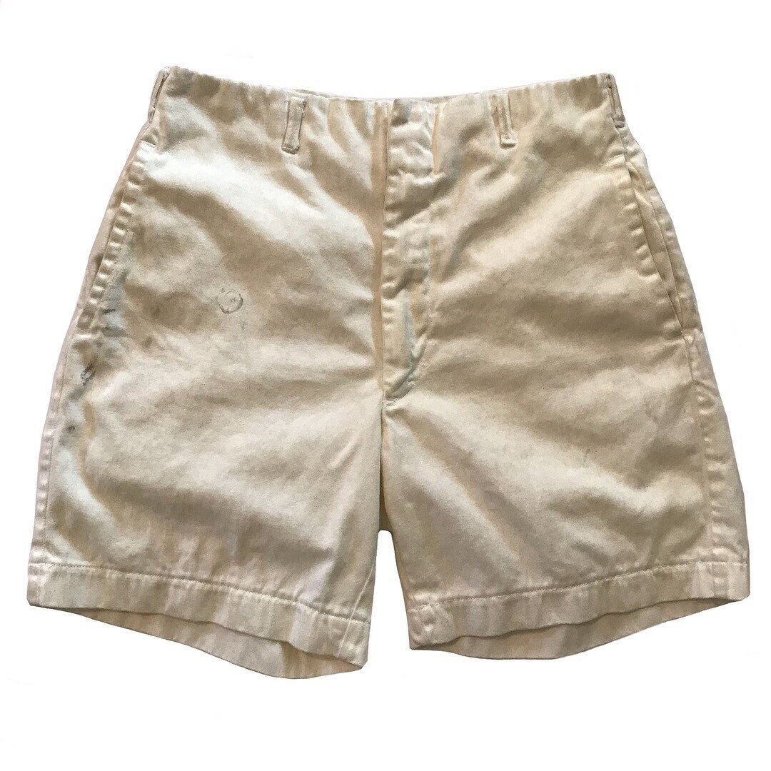 Vintage 1960S Damen Shorts Distressed Weiß Größe 26 Taille Getragen von BareknuckleBoutique