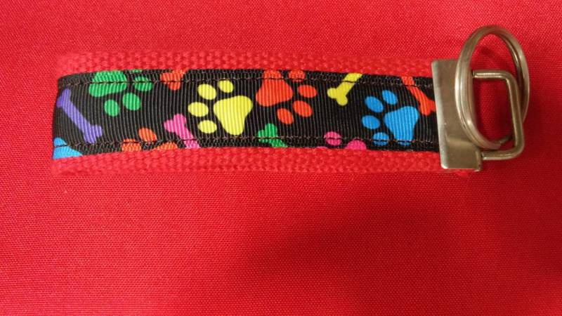 Haustier Thema Schlüsselanhänger, Hundeknochen Hundepfote Katzenpfote Comic Hund Armband Schlüsselanhänger von Bark4Bones