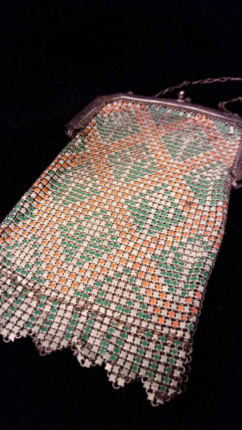 Art Deco 1920S Lackierte Metallgitterhandtasche - Flapper Gatsby Re-Enactor- Withing Delibis Look Besonderer Anlass Geschenke Für Sie Sammler Art Deco 1920S Lackierte Metallgitterhandtasche - Flapper Gatsby Re-Enactor- Withing Delibis Look Besonderer Anlass Geschenke Für Sie Sammler von BarnAttic
