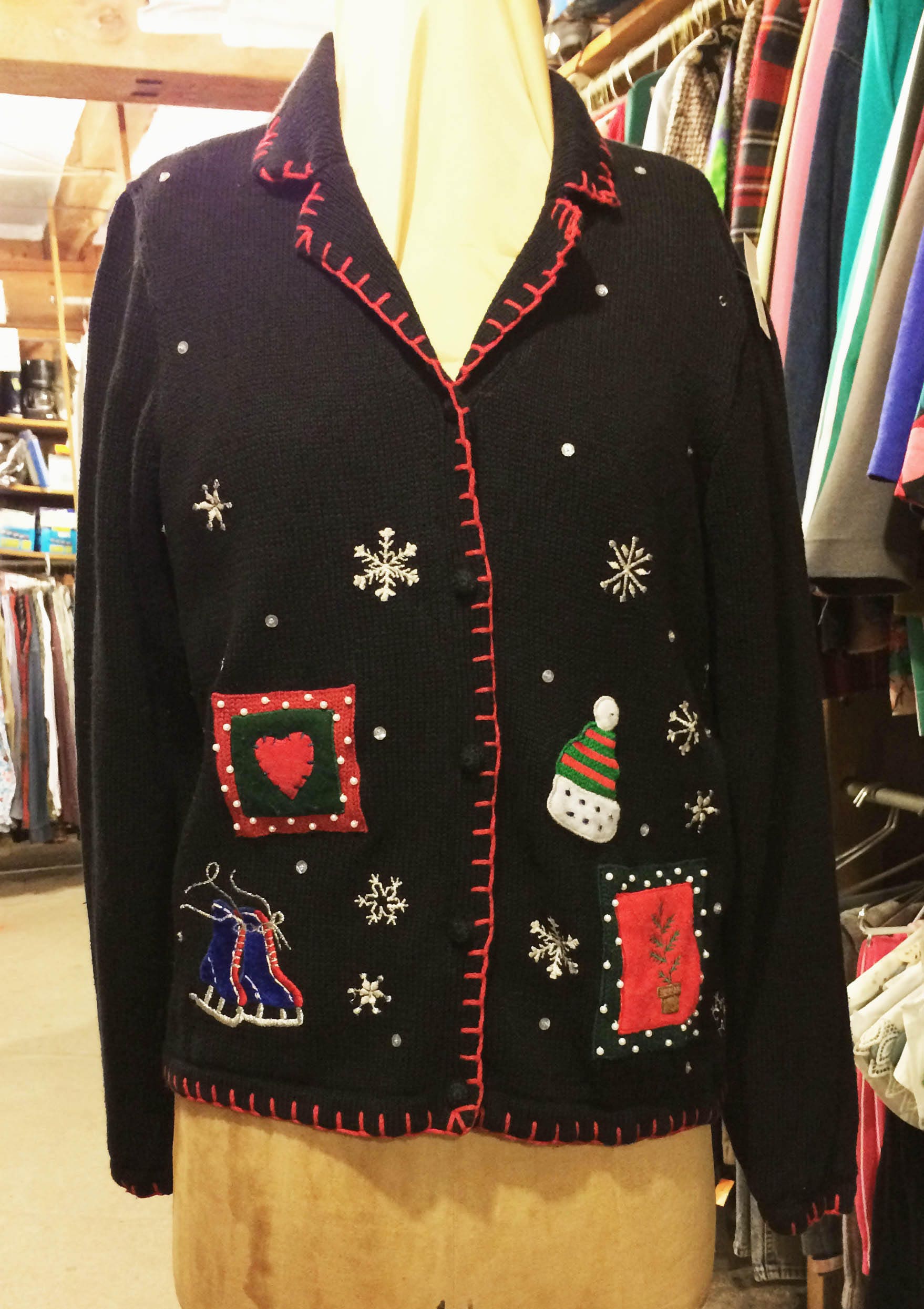 Winter Themed Holiday Cardigan Von Basic Editions Winter Themed Holiday Cardigan Von Basic Editions von BarnAttic