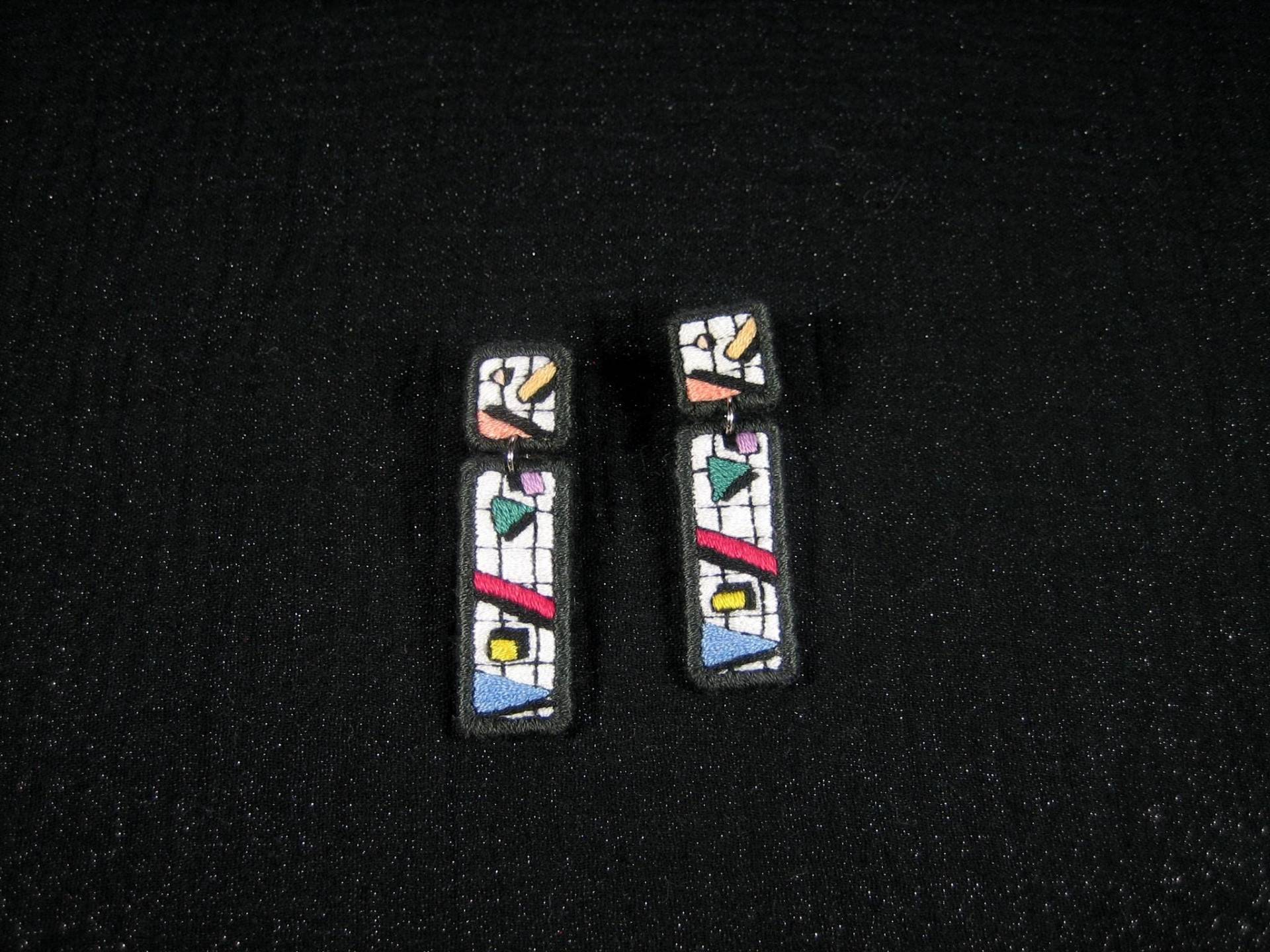 Gestickte „Tetris"-Ohrringe von Barneylaflaque