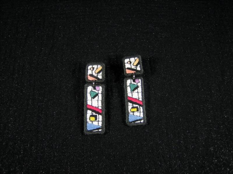 Gestickte „Tetris"-Ohrringe von Barneylaflaque